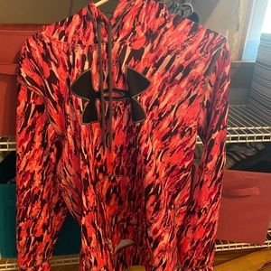 Under armour sweatshirt size M. Worn once or twice